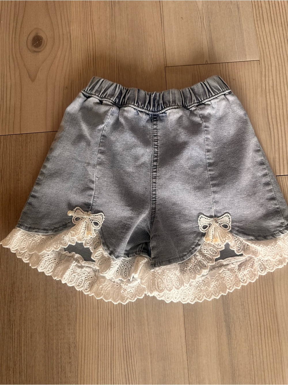 Doe a dear- Lace-Trim Denim Shorts with Bow Detail - Gray & white